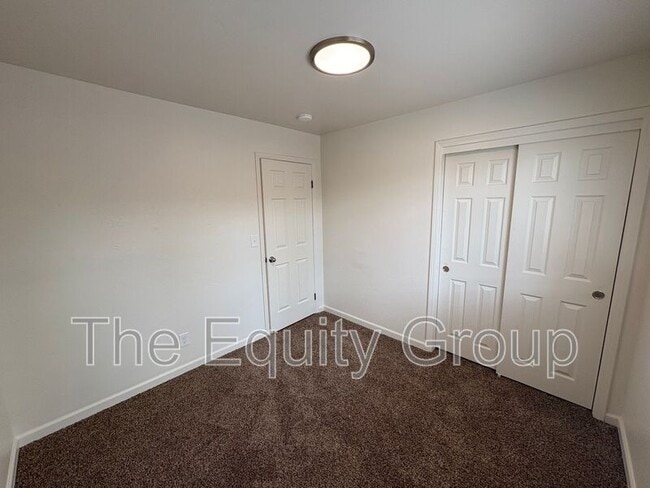 Building Photo - 514 N Summers St