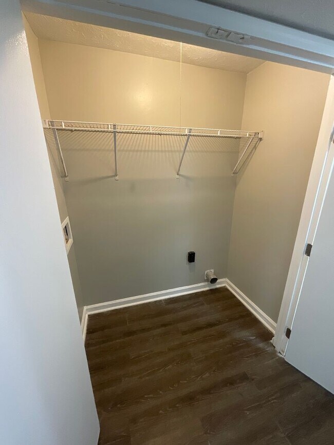 Building Photo - 4 Bed 2 Bath for Rent