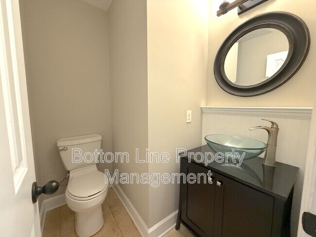 Building Photo - 2321 Heathershire Ln
