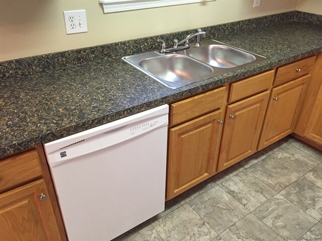 Building Photo - 34 Old Farm Rd