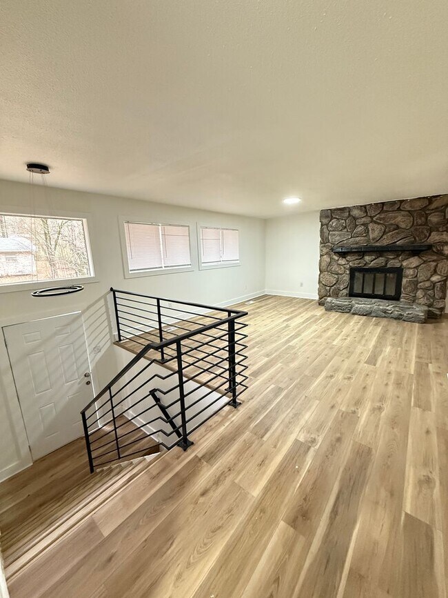 Building Photo - Beautifully Remodeled 4-Bedroom, 2-Bathroom Home with Modern Finishes in Benton!