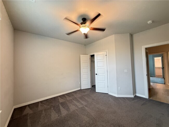 Building Photo - 805 Carlock Dr