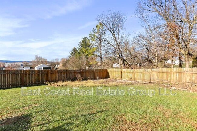 Building Photo - 121 E Rd