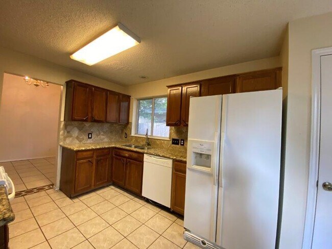 Building Photo - 1903 Balsam Way