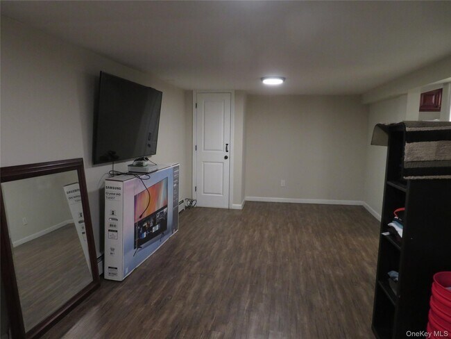 Building Photo - 17 Chimney Ln