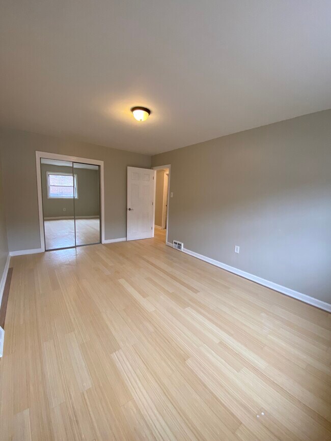 Building Photo - 1340 Pennwood Rd