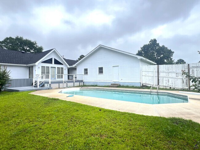 Building Photo - 178 Woodard Rd