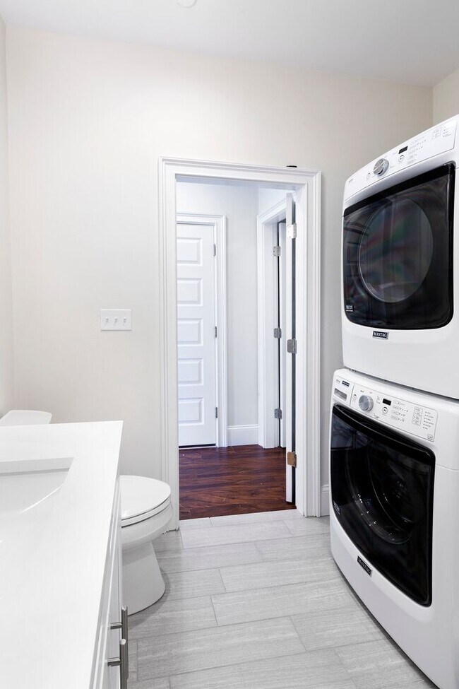 Building Photo - Amazing one bed in South End!