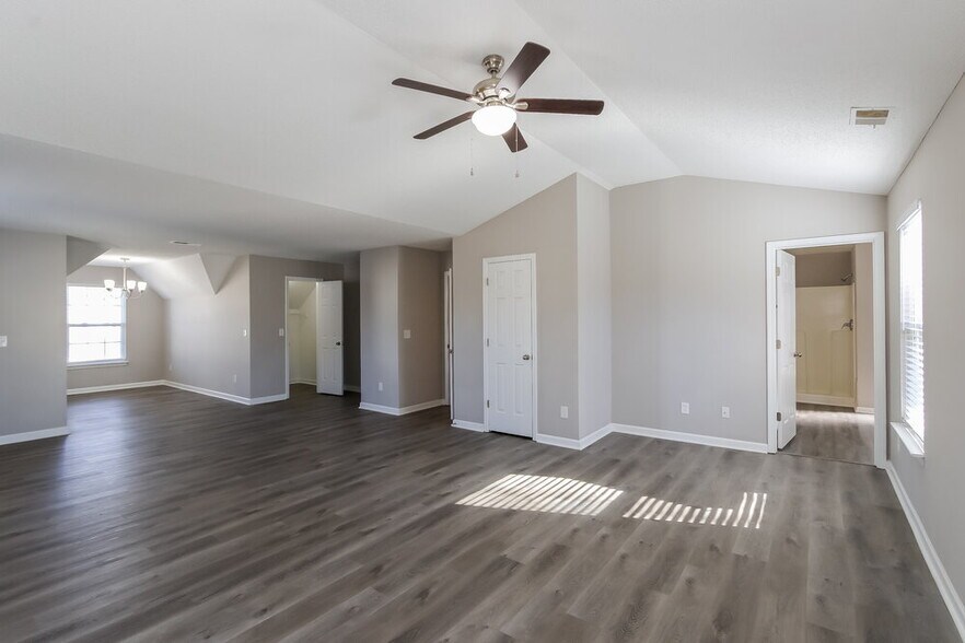 Building Photo - 335 Elma Marie Ct