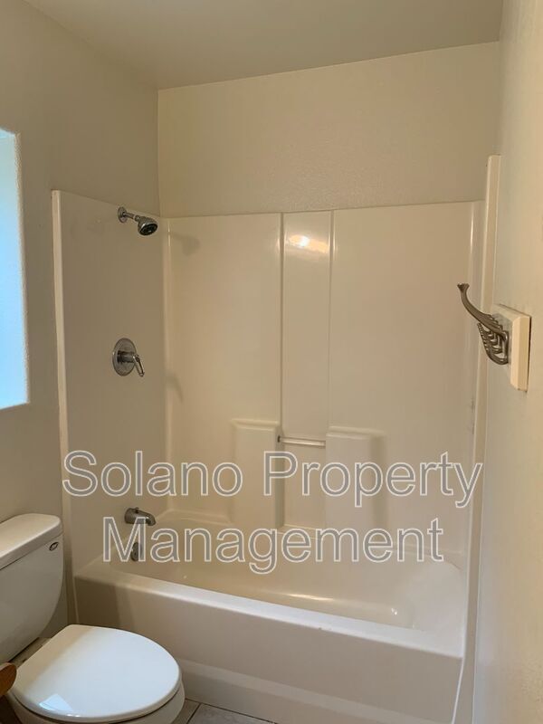 Building Photo - 607 E Monte Vista Ave