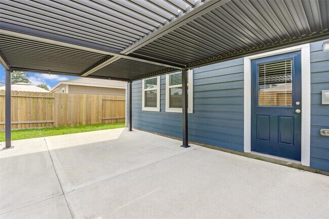 Building Photo - 28057 Irving Dr