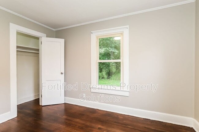 Building Photo - 346 Peachtree St