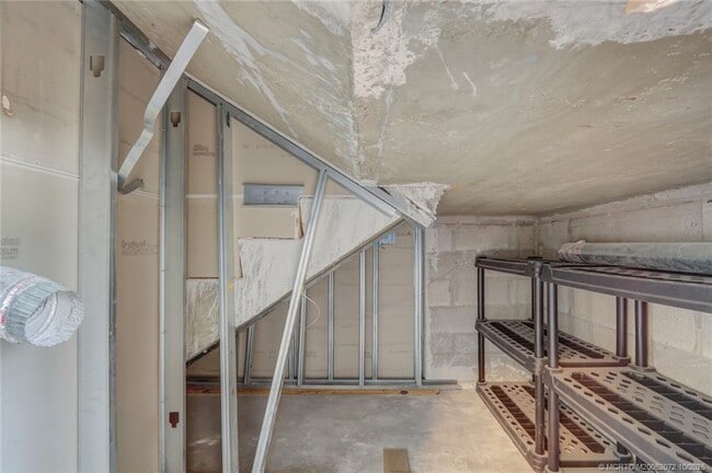 Building Photo - 3651 NE Pineapple Ave