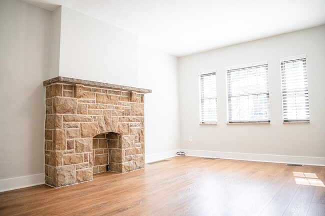 Building Photo - 151 Morrison Dr