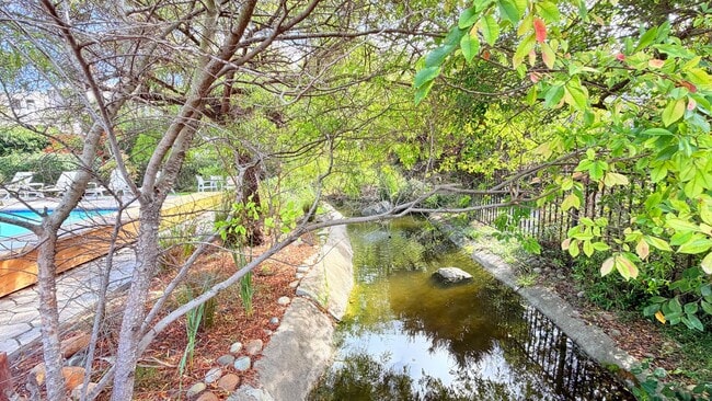 Building Photo - 2101 Shore Line Dr