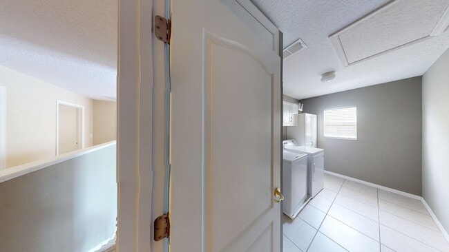 Building Photo - FABULOUS 4/2.5 HOME IN GATED CALABRIA COVE...