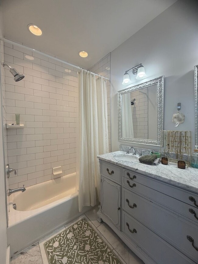 Building Photo - 40 Poinsett St