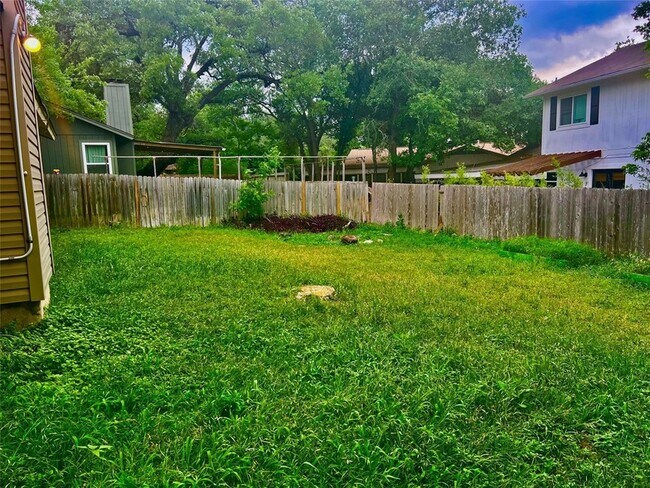 Building Photo - 8905 Curlew Dr
