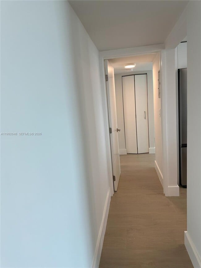 Building Photo - 2655 Collins Ave