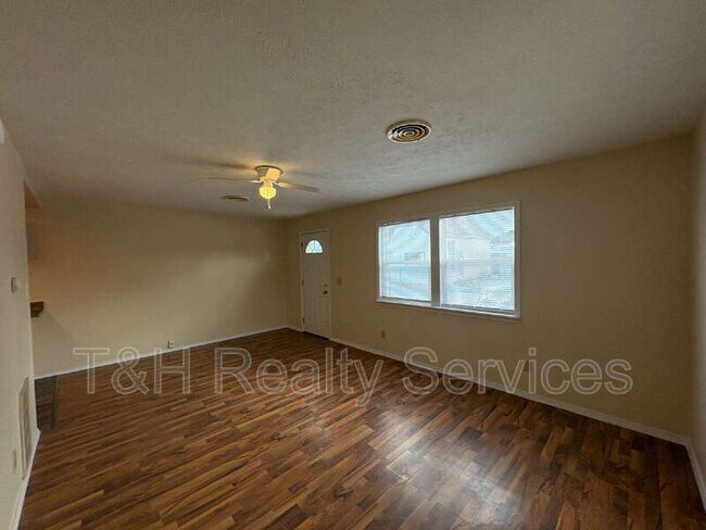 Building Photo - 609 1/2 South Crystal Street