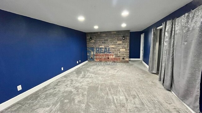 Building Photo - 793 W Longview Ave