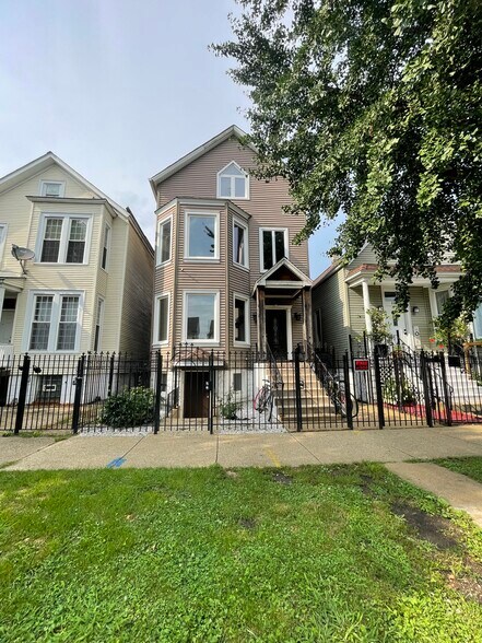 Building Photo - 3422 W McLean Ave