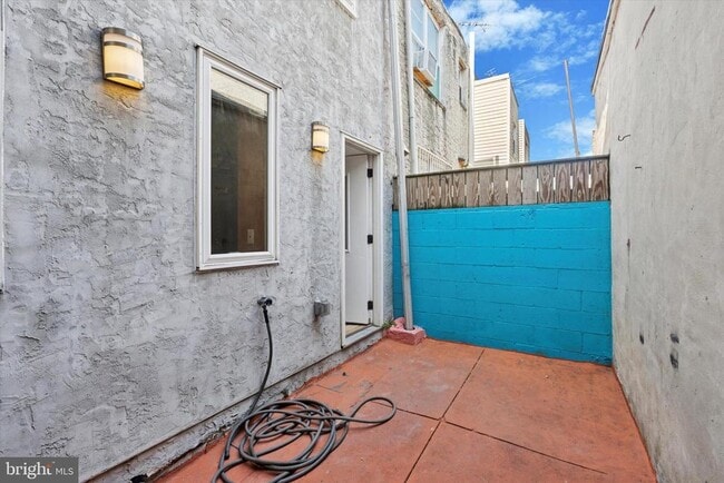 Building Photo - 705 Watkins St