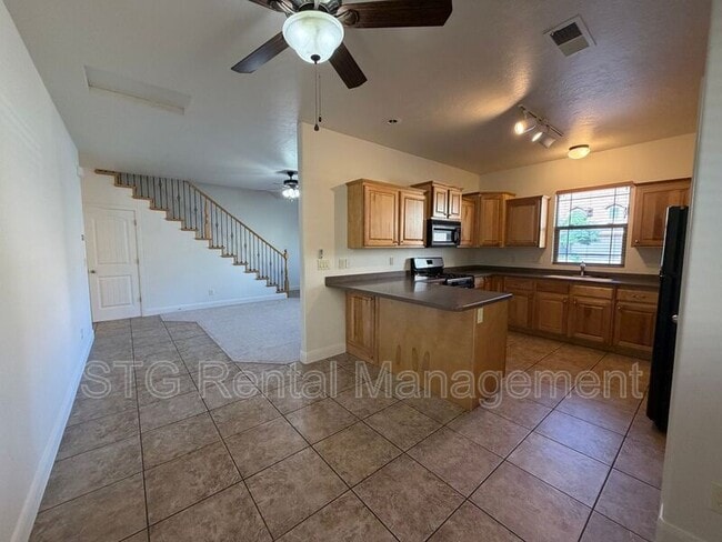 Building Photo - 449 W 500 N