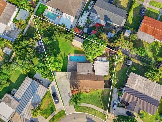 Building Photo - 3605 SW 122nd Pl