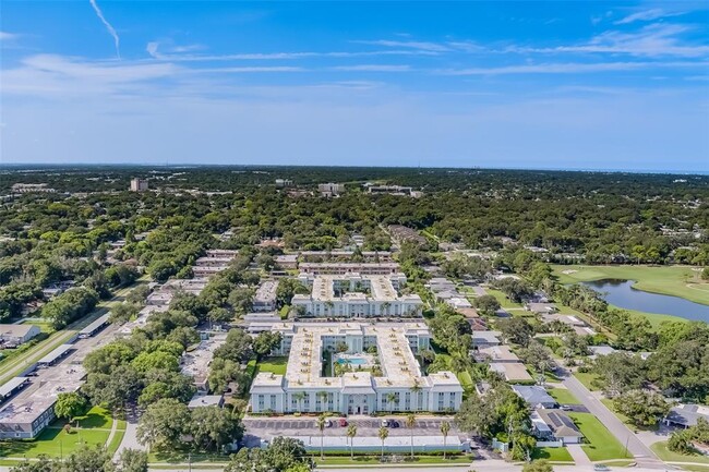Building Photo - 1706 Belleair Forest Dr