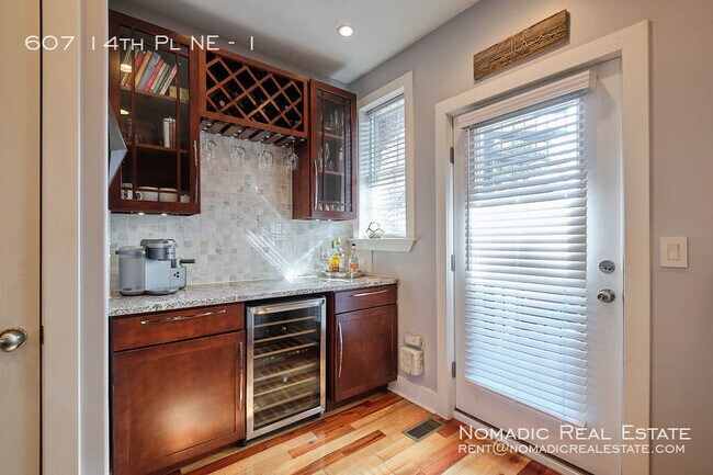 Building Photo - 607 14th Pl NE