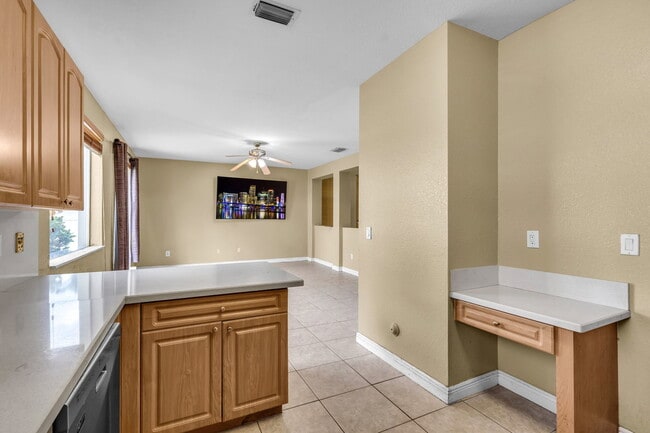 Building Photo - 5149 SW 137th Ave