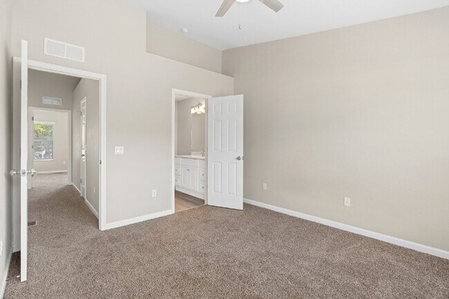 Building Photo - **NEWLY REMODELED ** MAINTENANCE FREE TOWNHOME/ NO APPLICATION FEES**
