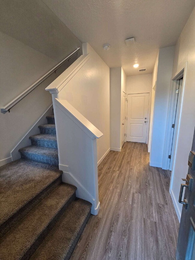 Building Photo - "Chic 3-Bed Townhouse with Pool Access in ...