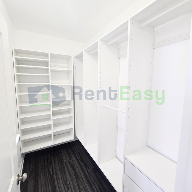 Building Photo - 2107 Steiner St