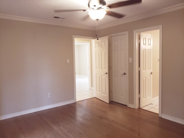 Building Photo - 2217 Rockwood Dr