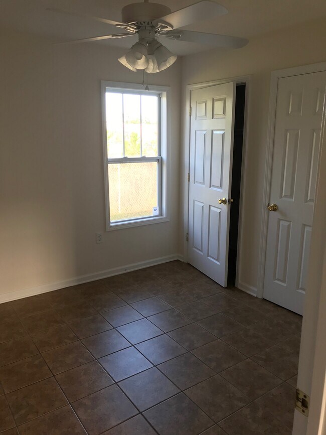 Building Photo - 674 Union St