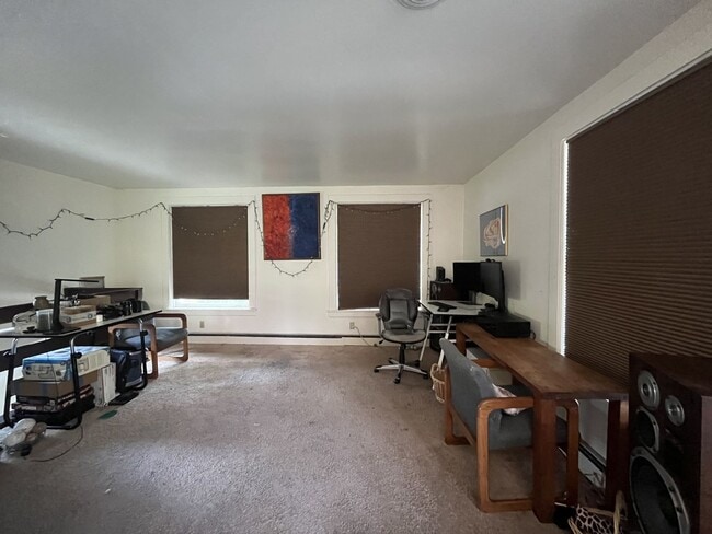 Building Photo - 2BR Carriage House Behind 200 Maple Ave – Water, Sewer & Trash Included!