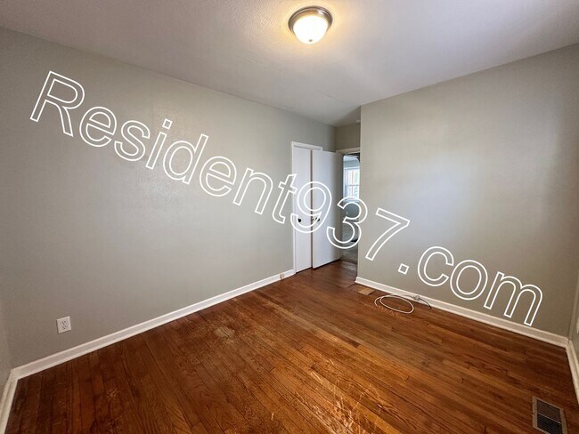 Building Photo - 2 Bed 1 Bath