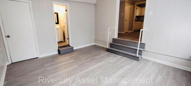 Building Photo - This 4 Bedroom Home is A True Gem!!!! Sect...
