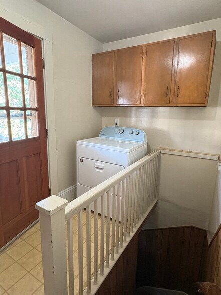 Building Photo - 18 Alexander Ave