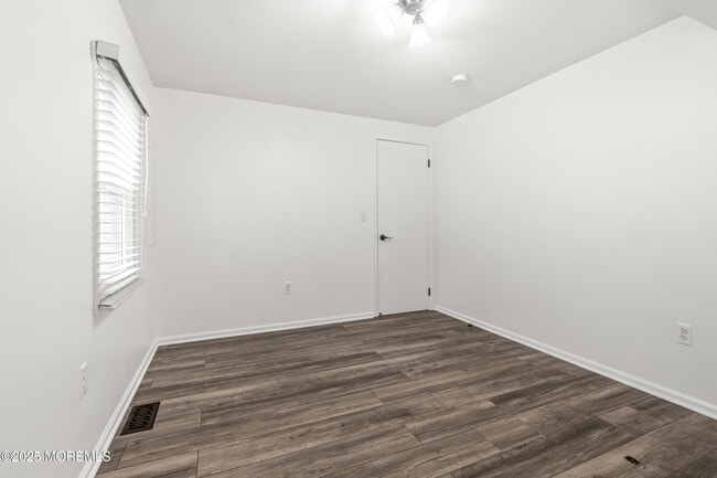 Building Photo - 611 Parkside Ave
