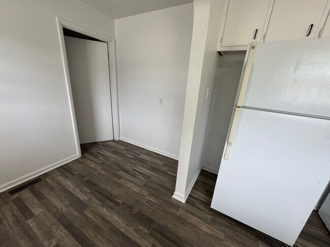Building Photo - Greenwood 3 Bedroom 2 Bath