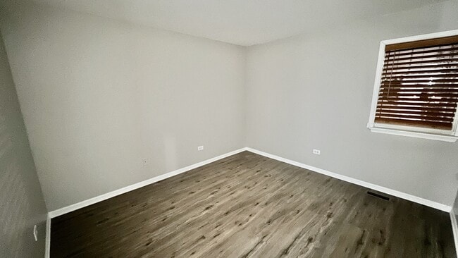 Building Photo - 1926 Grove Ave