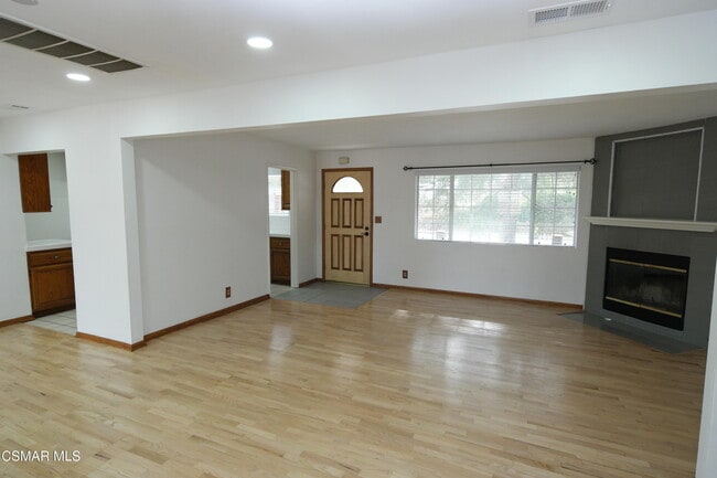 Building Photo - 611 Calle Pensamiento