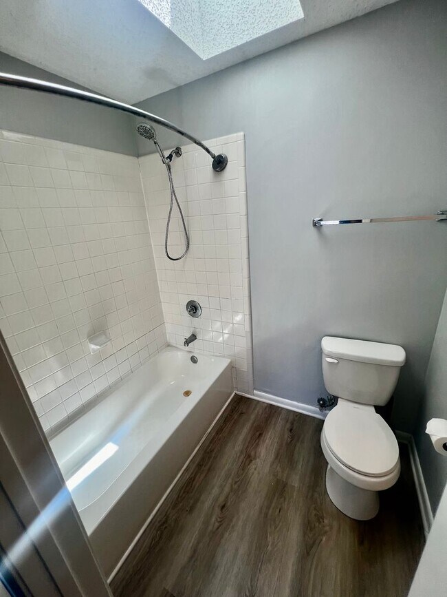 Building Photo - 3BR/3.5BA on the North End