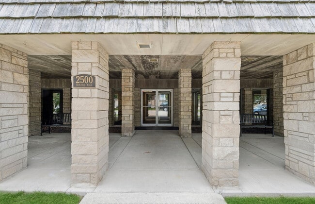 Building Photo - 2500 Windsor Mall