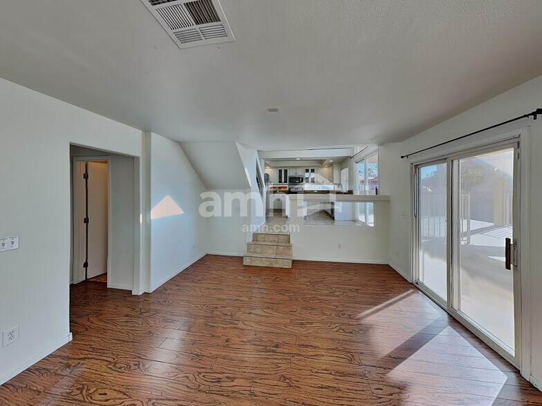 Building Photo - 1951 Silver Whisper Ave