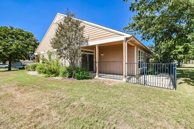 Building Photo - 111 Nassau Cir