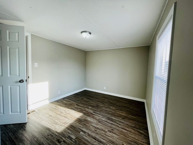 Building Photo - 2bd/2ba Renovated Mobile Home on a Perfect Country Lot Overlooking Farm Fields!